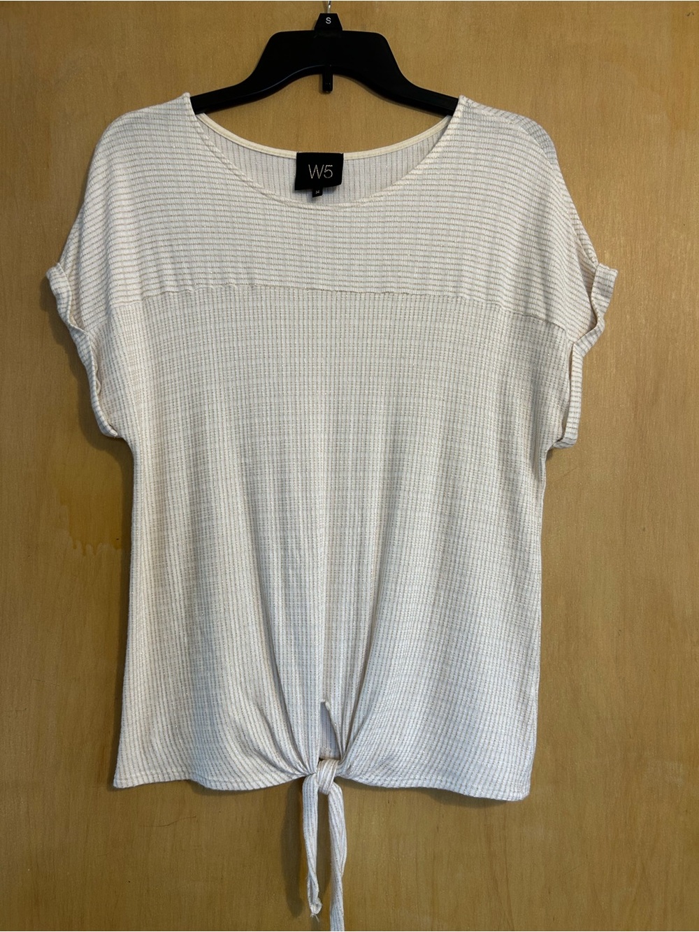 W5 Women's White with Gold Short Sleeve Tie-Front Knit Top Tee Shirt Medium NWOT